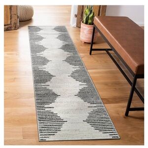 Black and cream runner